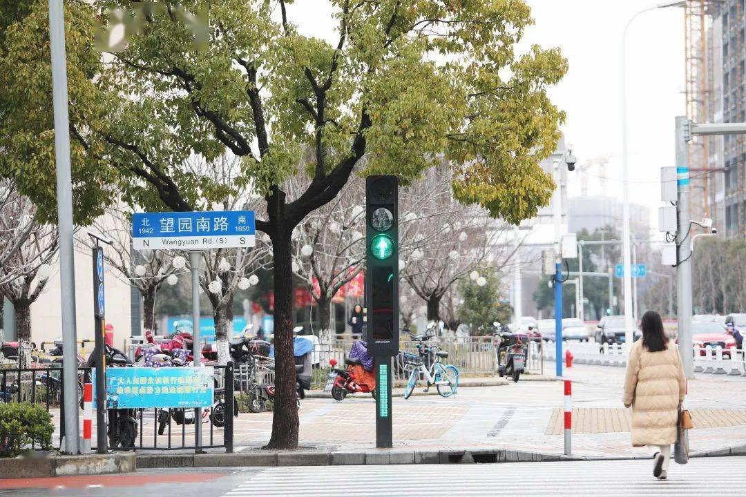 南桥这些路口已安装智能一体化行人信号灯!