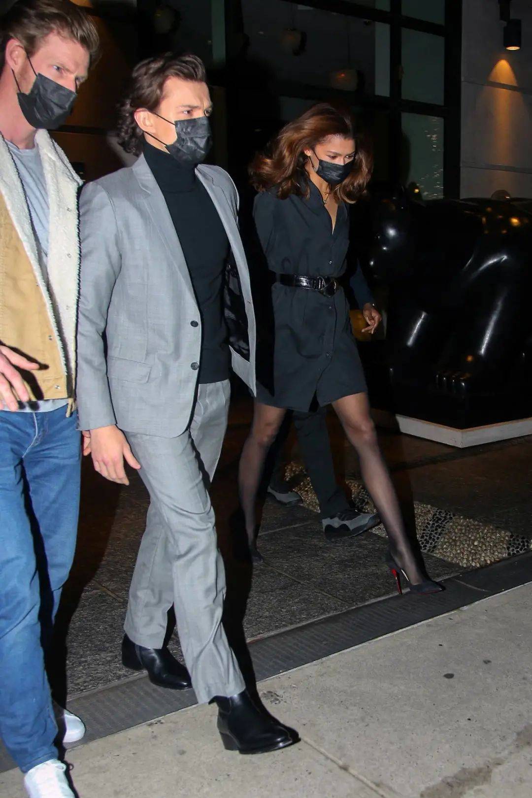 Gene@ 给朱莉的珍珠项链Look跪了,Baby和宋祖儿撞衫谁更美?!开开与新男友浪漫约会【海报街拍】