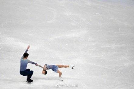 征服|2对中国花滑组合双双晋级，花滑双人滑自由滑赛场见！