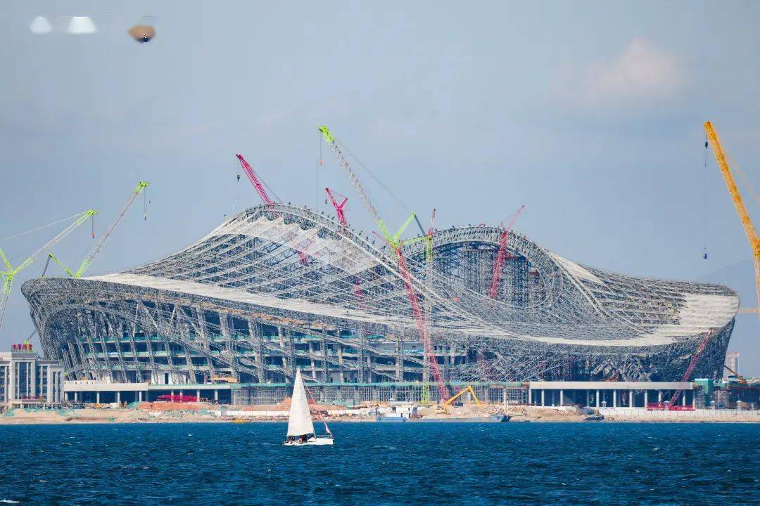 央视关注2023年亚洲杯足球场馆厦门白鹭体育场主体落成