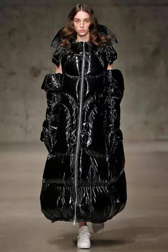 品牌 羽界鬼才，新锐设计师陈鹏CHENPENG的One-Size Fashion平均时尚主义