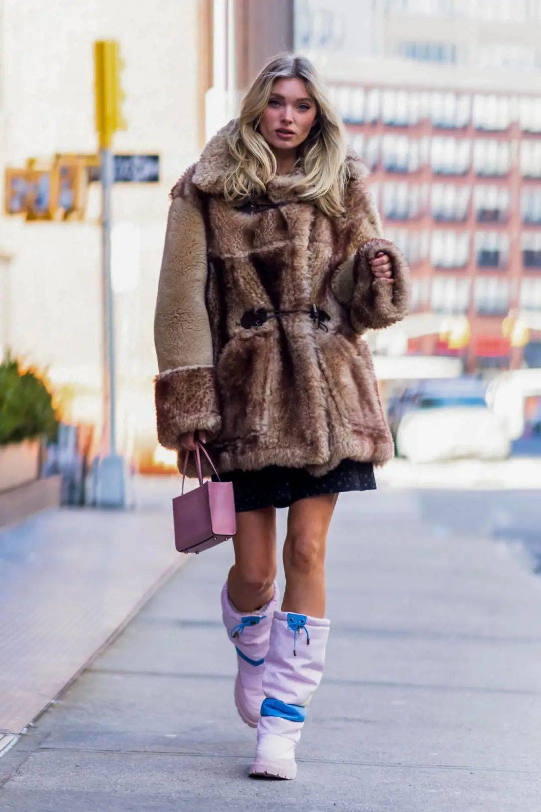 Gene@ 给朱莉的珍珠项链Look跪了,Baby和宋祖儿撞衫谁更美?!开开与新男友浪漫约会【海报街拍】