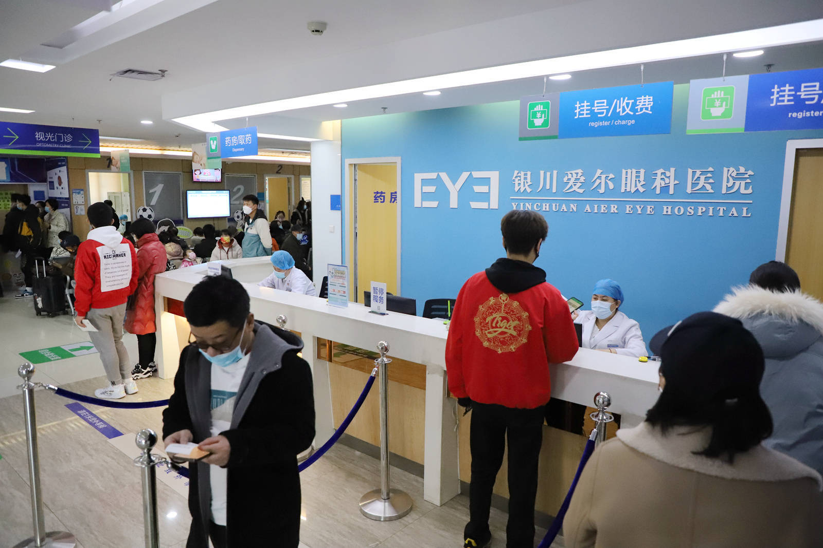 周末专家门诊让群众看病不再难银川爱尔眼科医院再推便民新举措