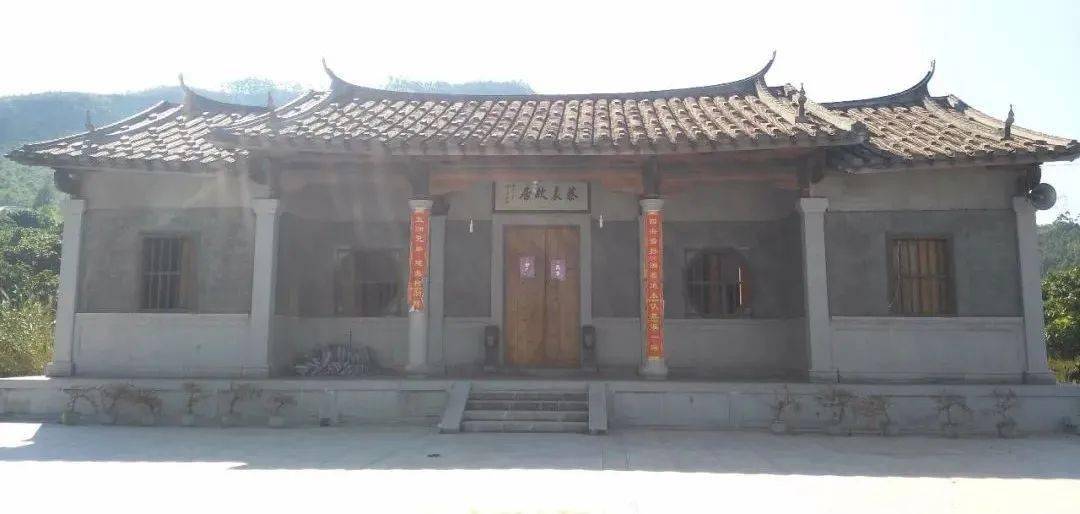 到北宋时,有一名臣唤作蔡襄,他本身是仙游人,为官正直,所到之处皆有