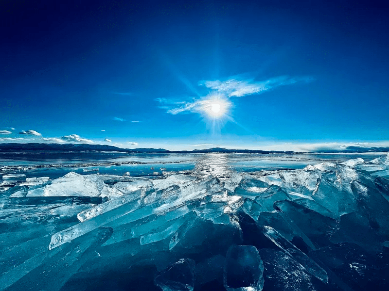 冬天的赛里木湖有让人治愈的蓝色