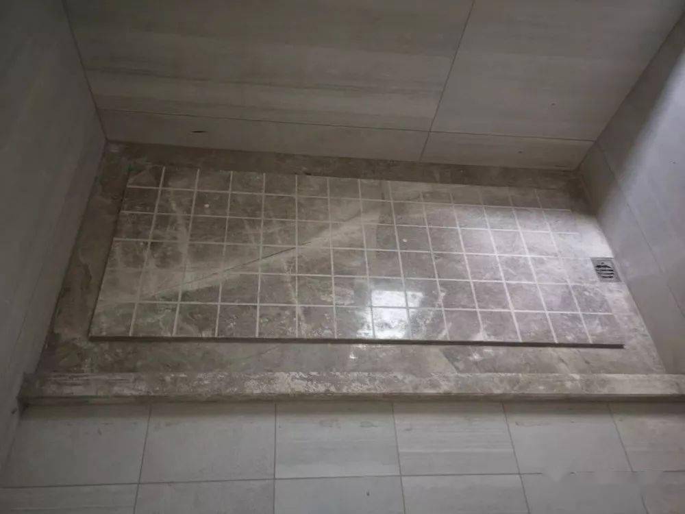 卫生间淋浴房地面图片