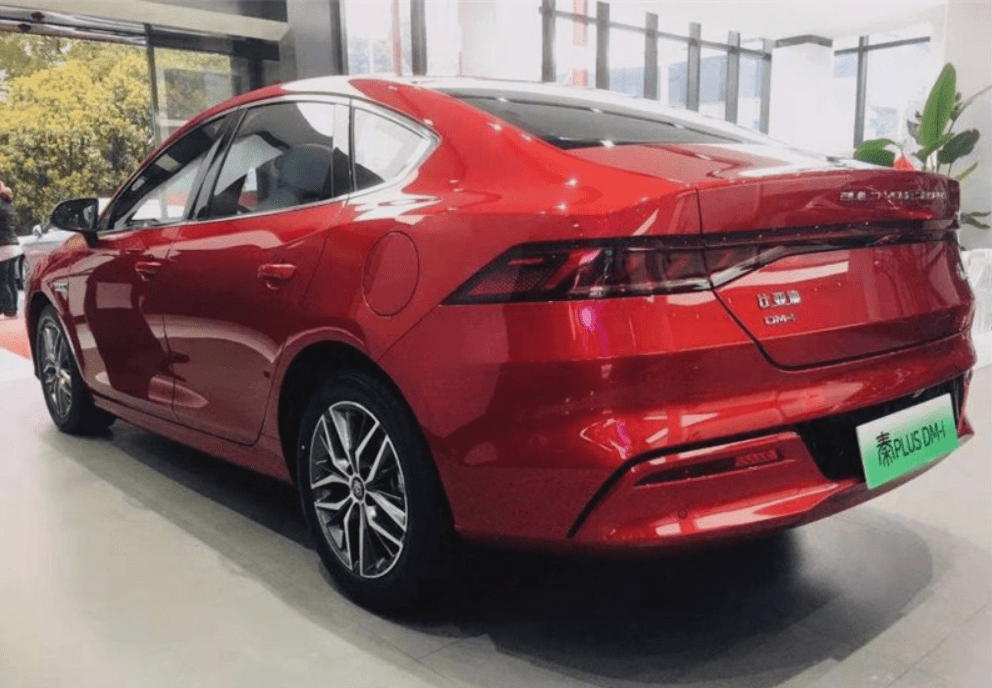 2022款比亚迪秦plusdmi技术高科技内饰新涂装更犀利