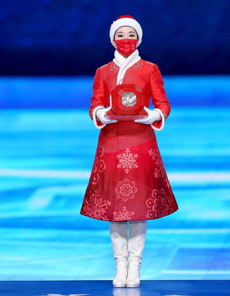 中国冬奥会颁奖服图片