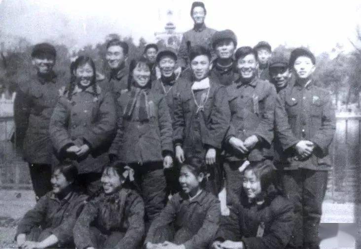 秦皇岛 秦皇岛人的穿衣“年代秀”，就是一部流行史！