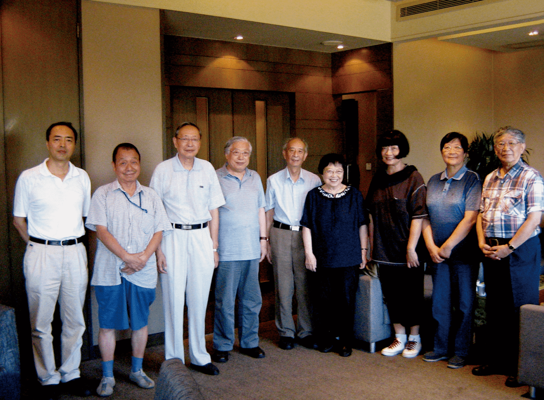 从左至右:梁治平,沈昌文,杨天石,刘梦溪,汤一介,乐黛云,陈祖芬,董秀玉