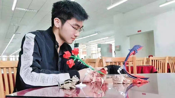 狂想曲|上海大学学生参加“折纸奥林匹克”，《冬奥狂想曲》获铜牌