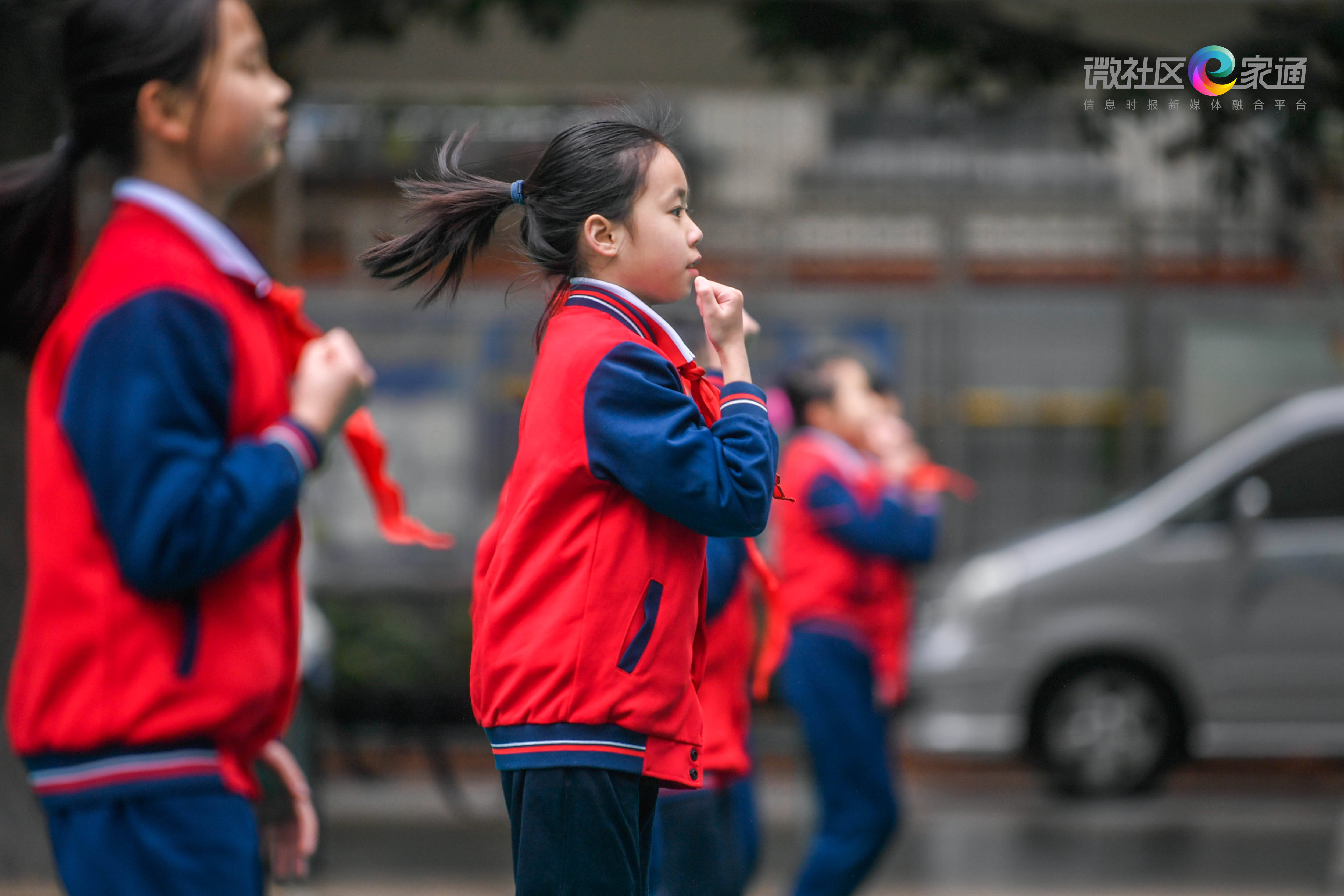 一套冰雪操,点燃建设大马路小学的"冬奥节奏"_运动_胡瀛斌_动作