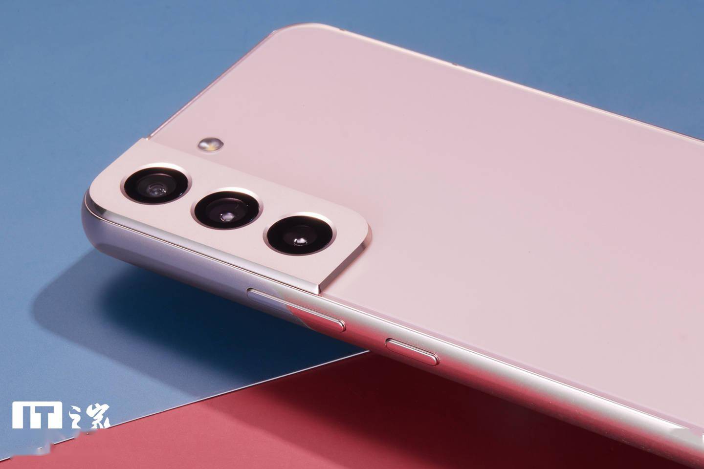 整体|三星 Galaxy S22 / S22 +图赏：老设计焕发新感觉