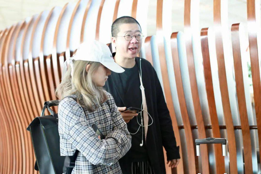 李诞退出笑果文化董事_李瑞超_显示