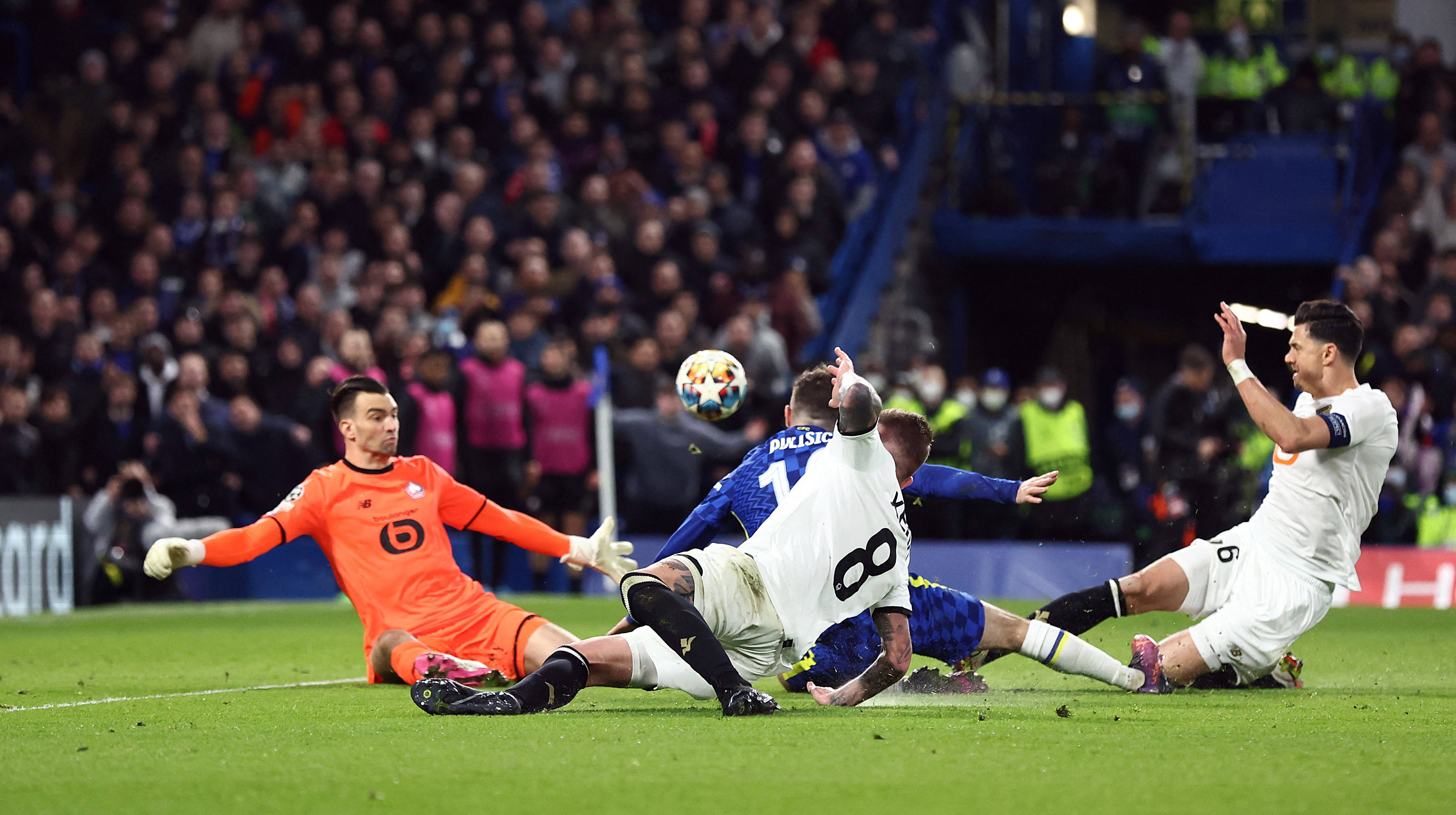 足球——欧冠八分之一决赛:切尔西胜里尔_比赛_球员_新华社