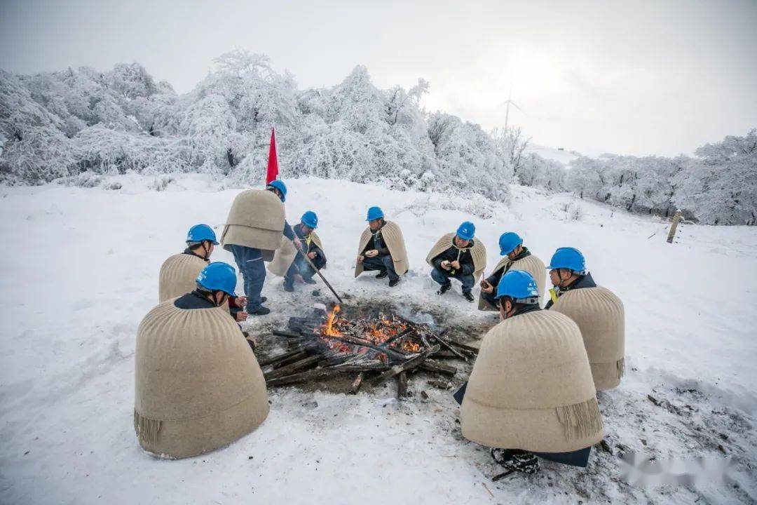 雪山鎮是一個大鎮,雪山供電所現有員工17人,但轄區卻達343.