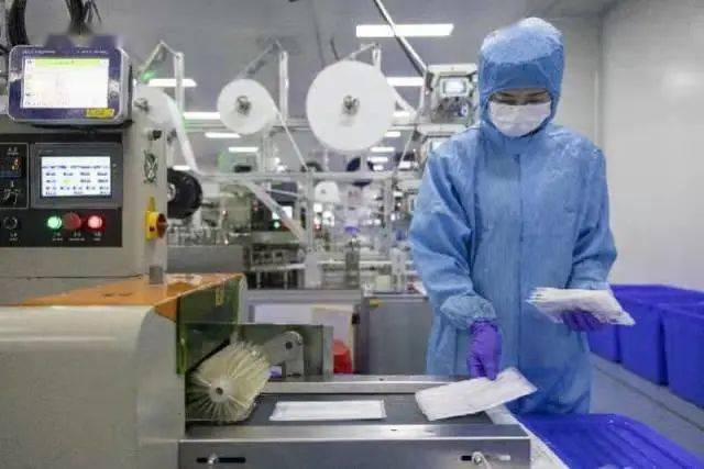 副理事长单位粤港同心共同抗疫金发科技2530万只医用口罩驰援香港