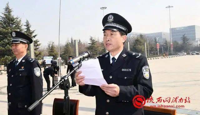 渭南市公安局举行全市公安机关巡特警春训队列会操比赛(组图)