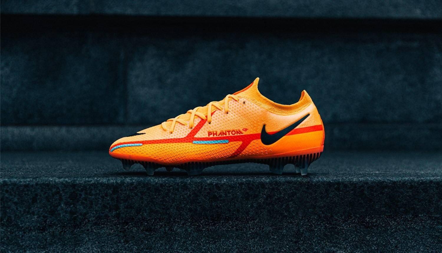 耐克发布phantomgtiiblueprint足球鞋