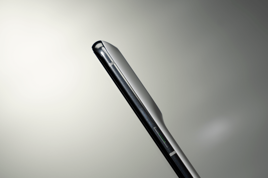 绿厂刚刚发布的这款新机，居然也找了哈苏。。。