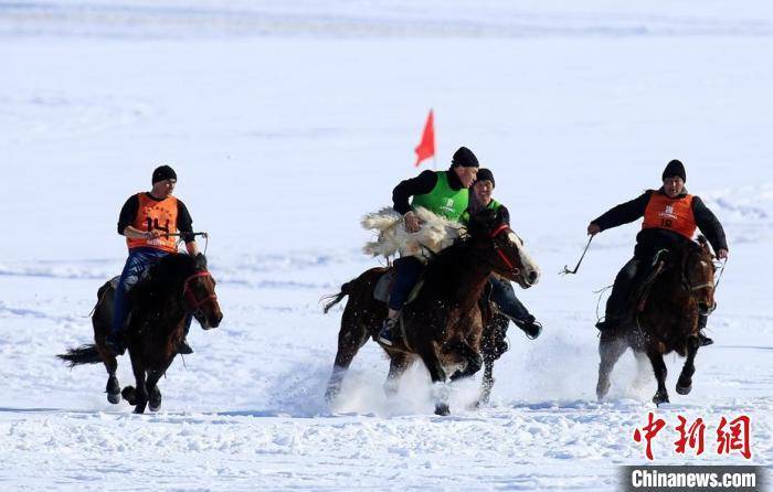 文化|新疆阿勒泰牧民雪地赛马刁羊激情四射