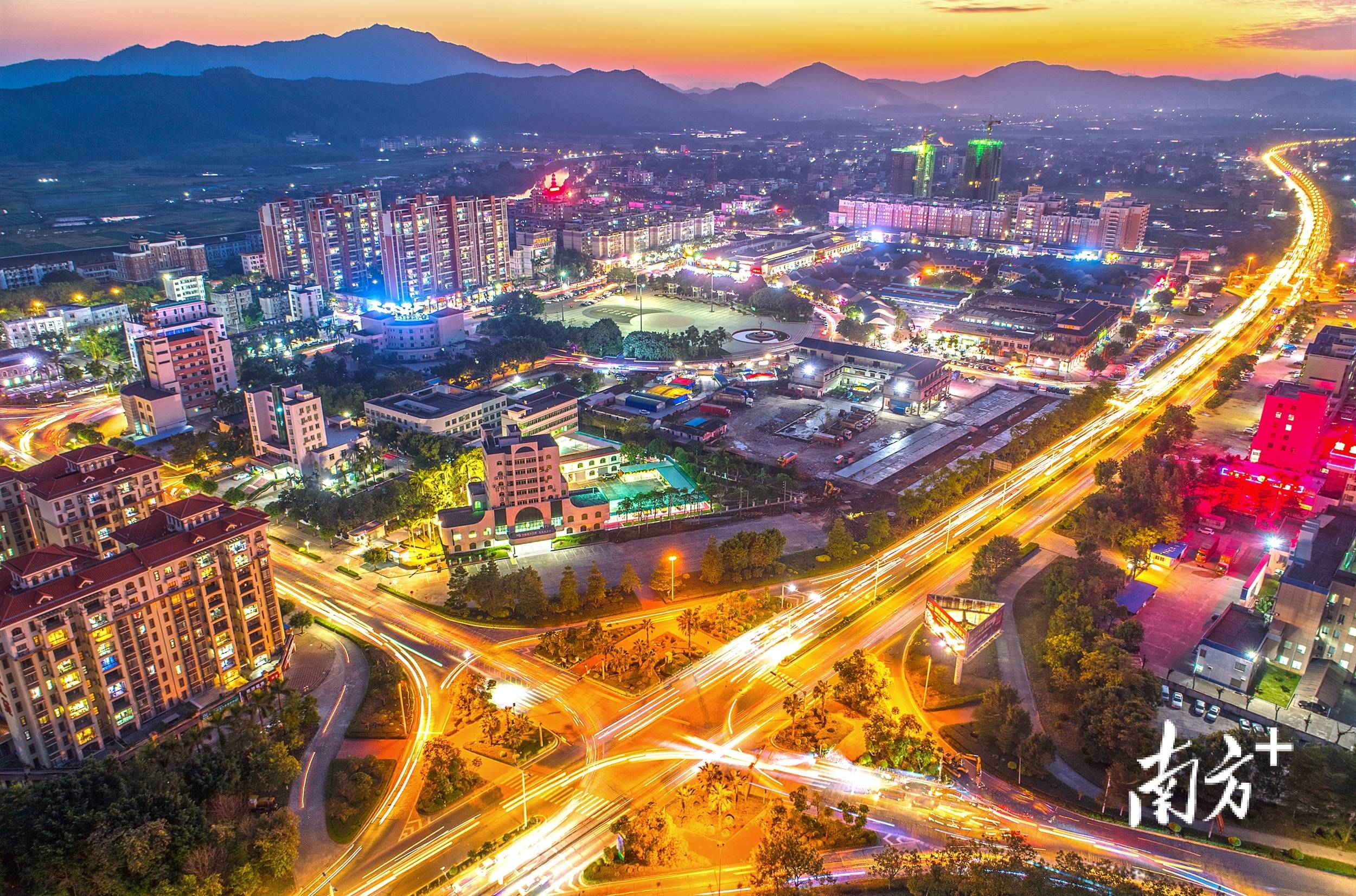 高明明城力争实现产值超20亿元企业零的突破镇党代会