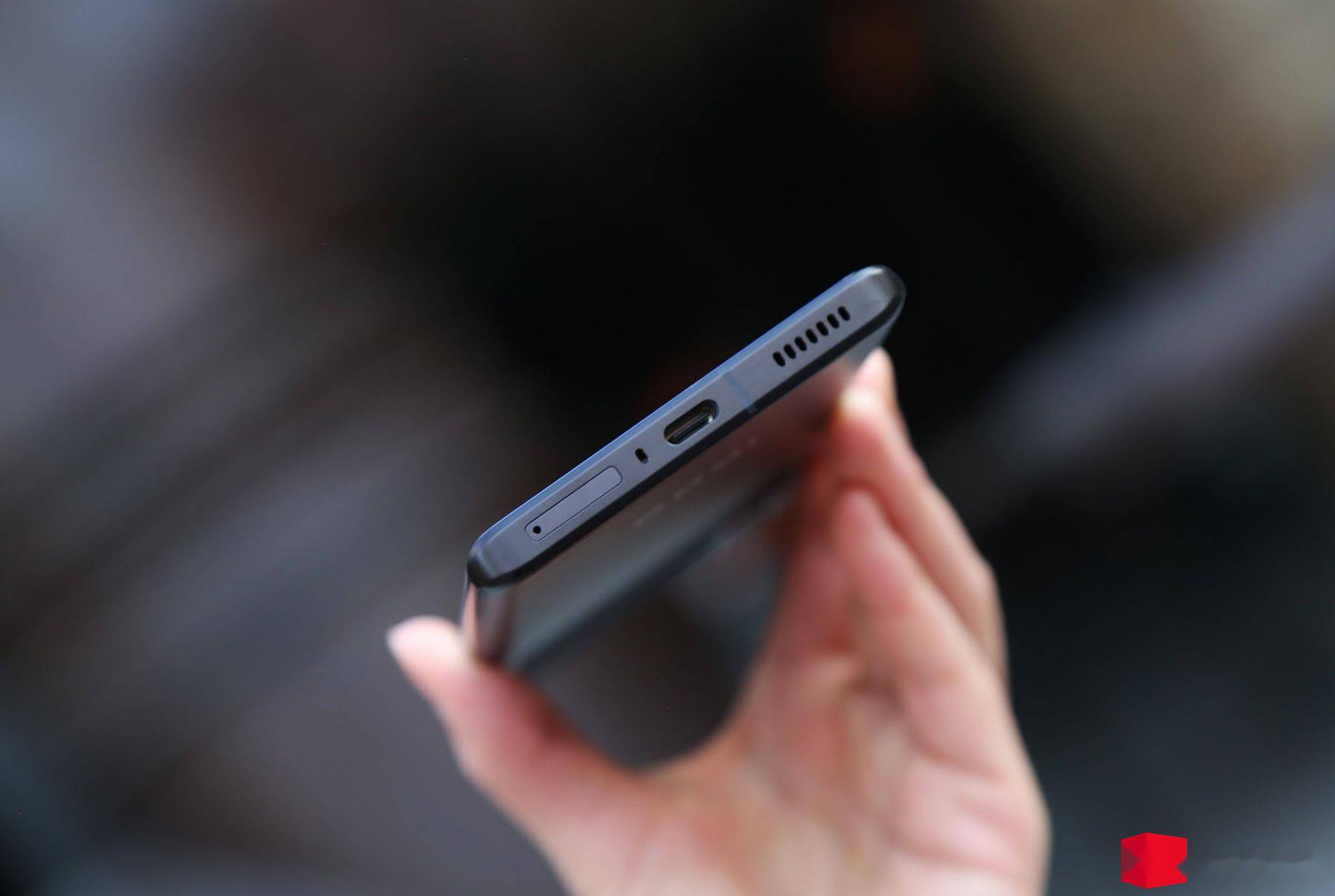 iQOO 9 Pro 赛道版图赏：全新芳纶纤维材质 3D 后盖，好看还舒服