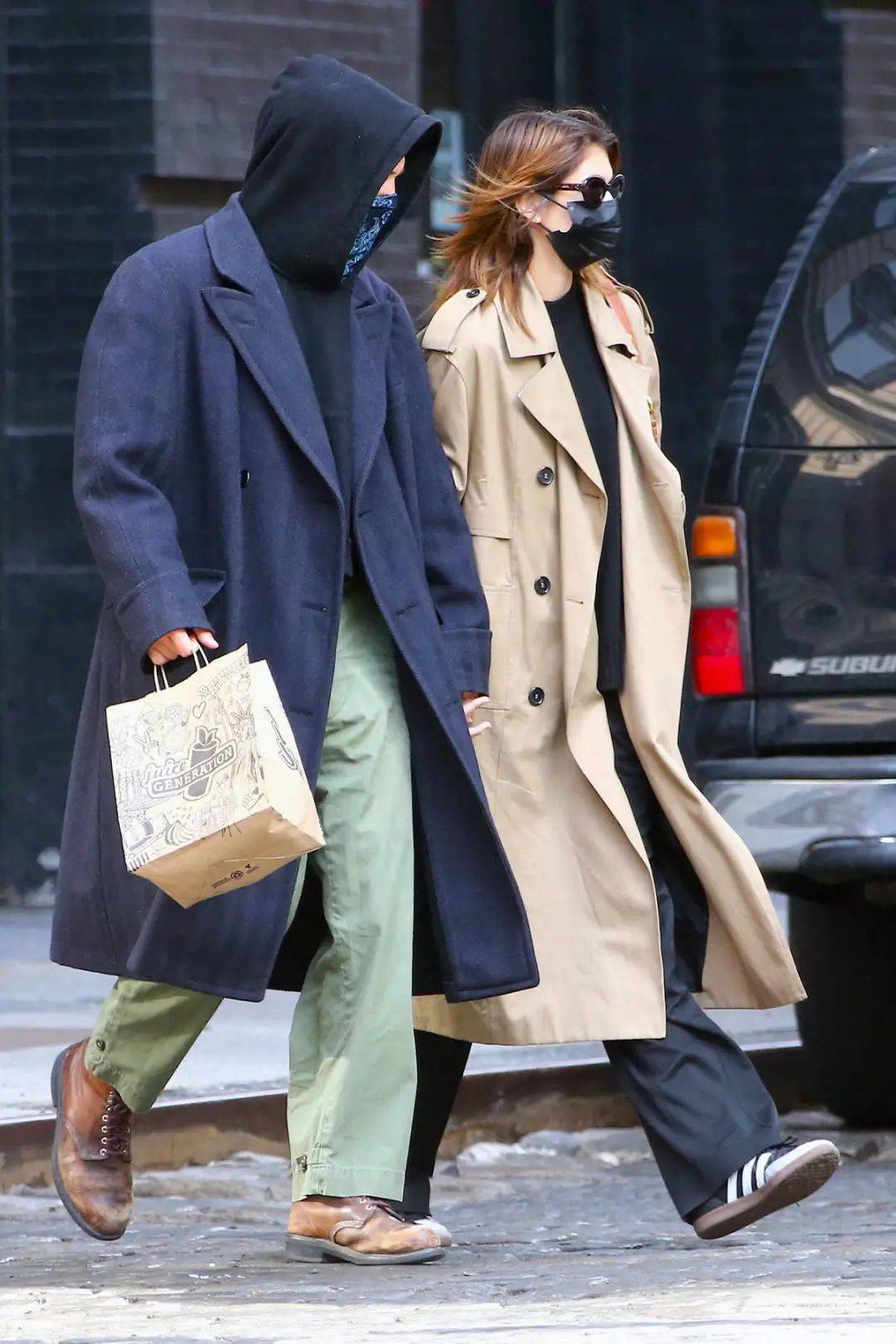 图片 欧洲“平民王妃”世纪同框，刘雯和宋妍霏都回归，张子枫绯闻事件后首现身！【海报街拍】