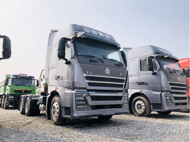 重汽howoth7燃气版牵引车陕西山西运煤用户的首选