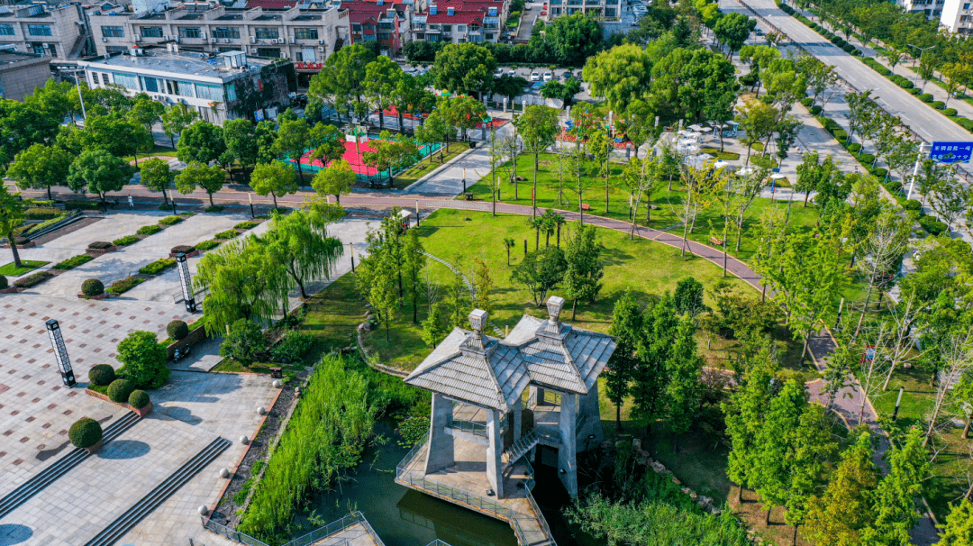 位於揚子江北路與平山堂西路之間,蜀岡西峰生態公園蜀岡