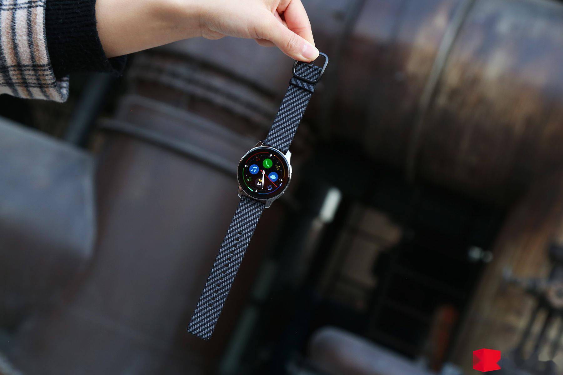 iQOO 9 Pro 赛道版图赏：全新芳纶纤维材质 3D 后盖，好看还舒服