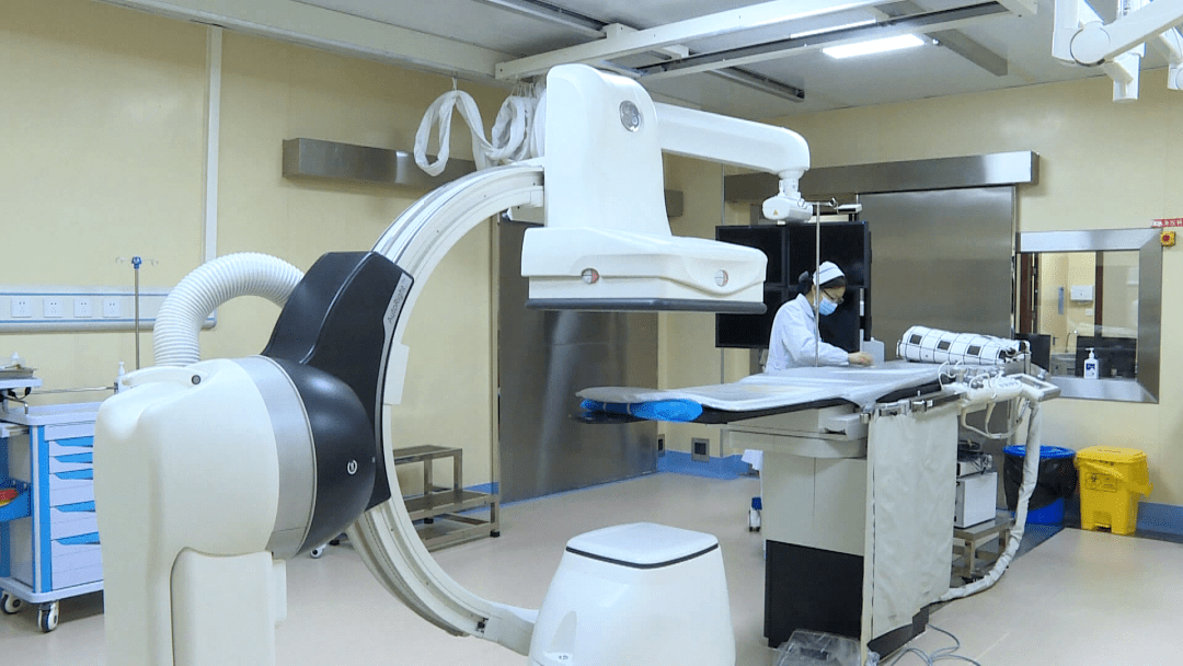 石屏引进心脏介入手术设备综合治疗水平上台阶