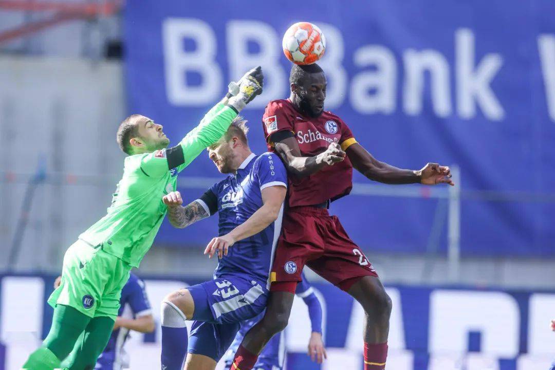 这一回,进球的依然是他_卡尔斯鲁厄_丘尔_机会