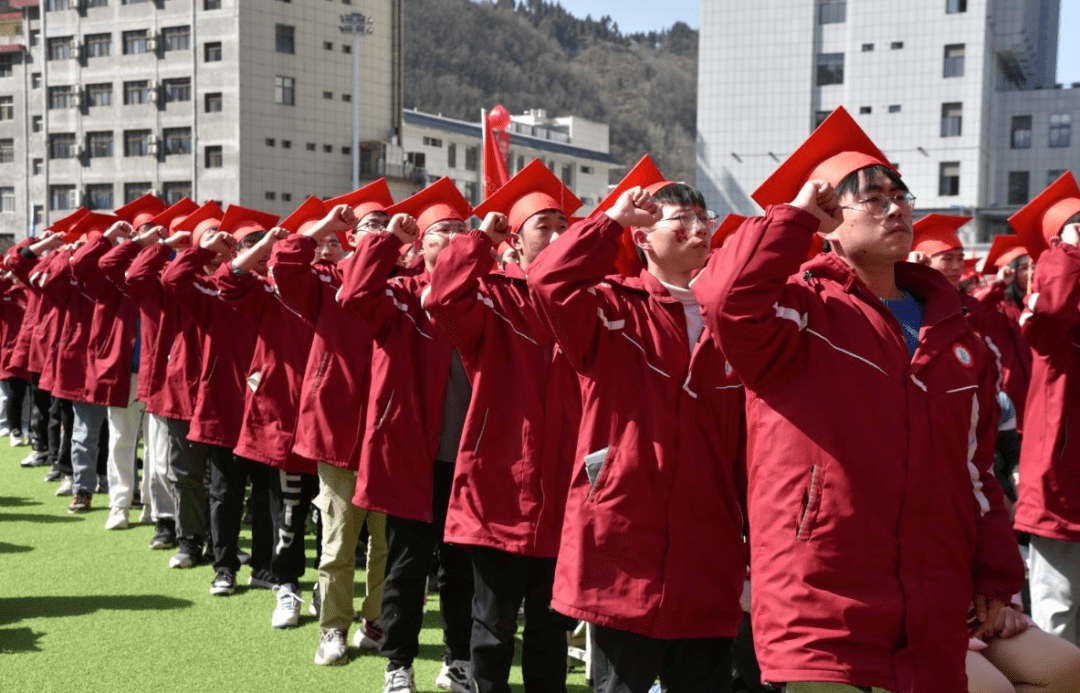 镇巴中学别样成人礼为青春加冠