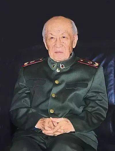 朱光亚的文章很少朱光亚之子朱明远曾回忆父亲常说一句话"先写别人吧