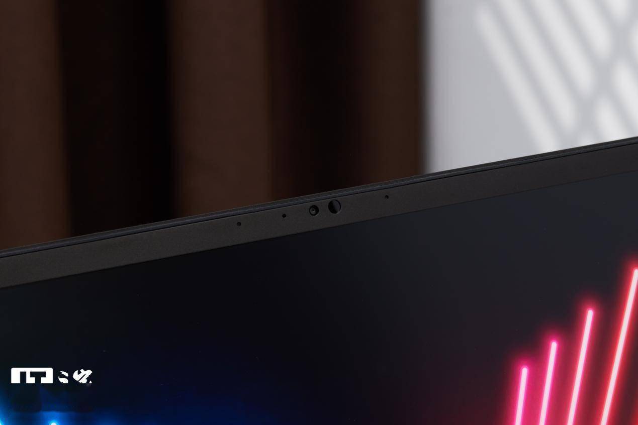 雷蛇灵刃 17 专业版评测：最强移动端 GPU，DLSS 畅玩 2K 光追