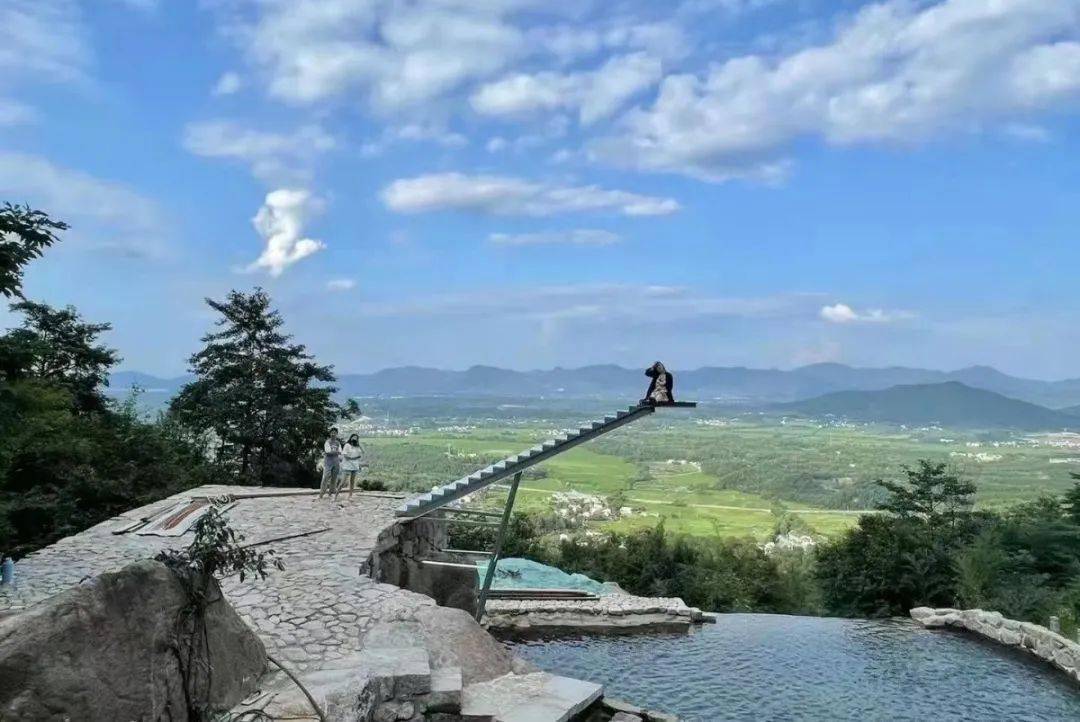 青陽縣蓉城鎮百花村活動內容:女性遊客活動期間來蓮峰雲海景區均可