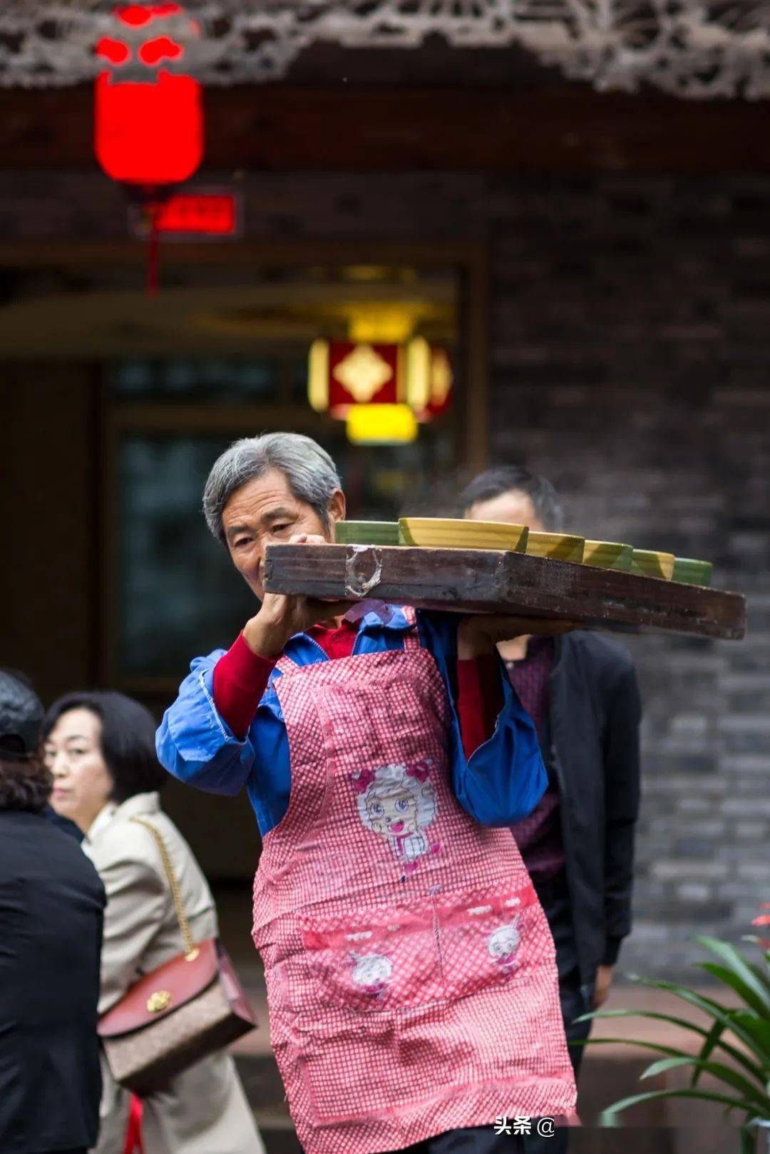 几个耙耳朵聚会,打一四川美食