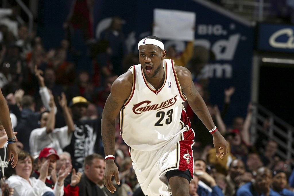 2008年的今天：詹姆斯成为NBA历史最年轻的一万分球员