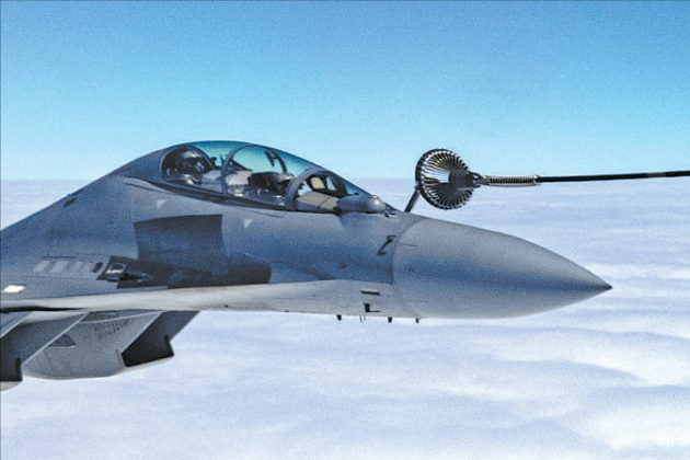 官方首次公开展示歼-16战机加油画面_解放军报_训练_空中加油机