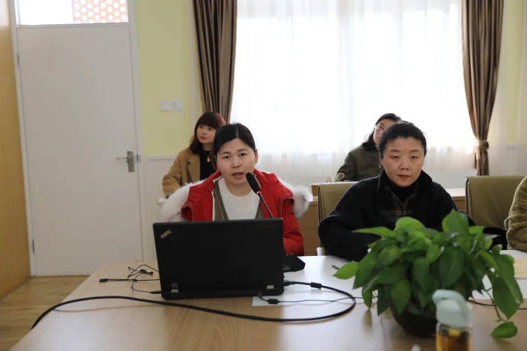 原静安教育局局长徐承博;静安教育学会秘书长任美琴;万航渡路小学校长