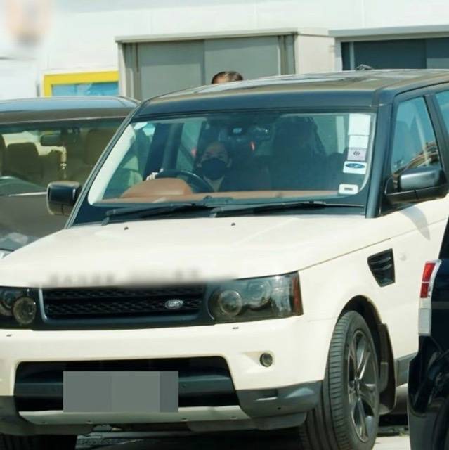 张柏芝带小儿子外出购物,三胎儿子活泼好动,百万豪车好亮眼_谢霆锋