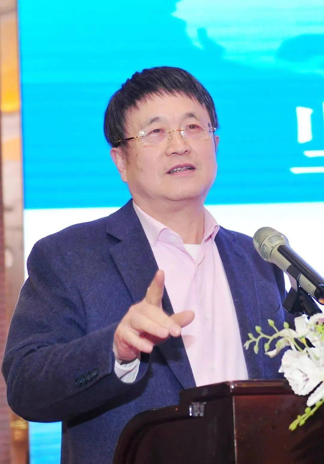 扬子江船业集团名誉董事长任元林指出:"在不断发展且充满挑战的环境中
