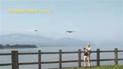 无人机是出行标配！“古稀玩家”飞出网红航拍队