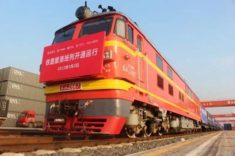 驶出这是"三趟快车"停运14年后供港铁路货运列车重新启运将为香港医疗