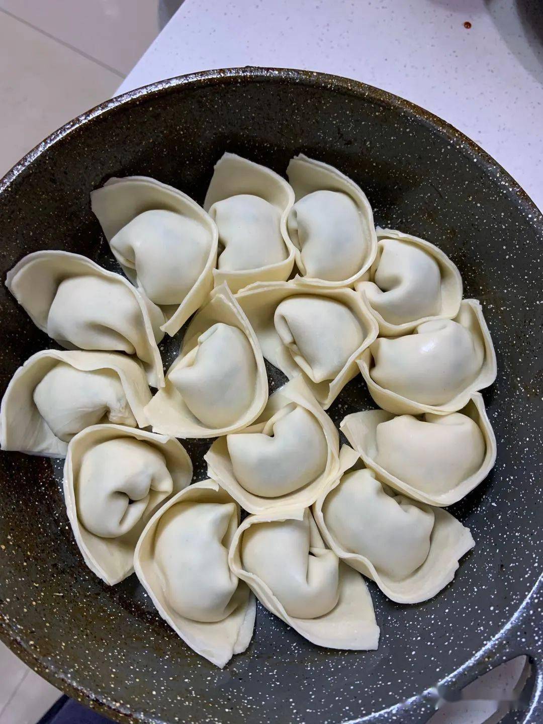 生煎一锅 · 刀鱼馄饨_韭香_韭菜_孔明珠