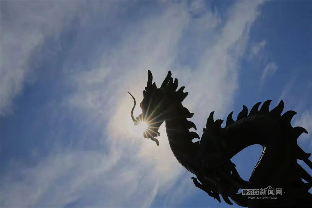 市气象台发布4日至5日雨雪大风降温天气提示3日下午,哈市气象台发布