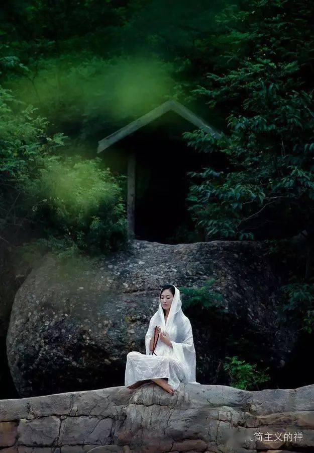 外表的宁静给人以美,内心的宁静给人以慧.