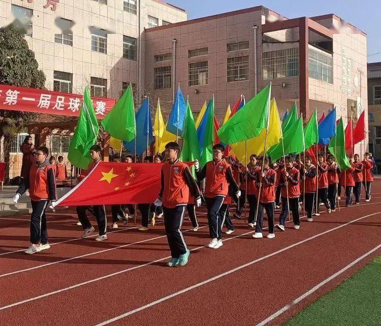 快乐足球驰骋绿茵挥洒激情追逐梦想双泉学校第一届校园足球班际联赛