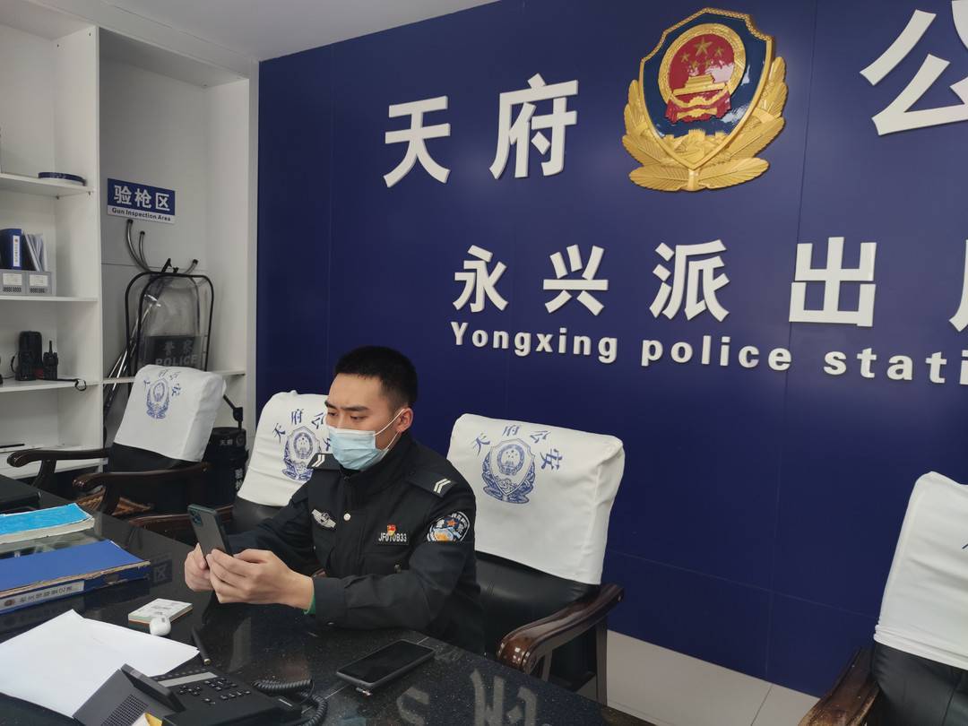 幸运的是,天府新区永兴派出所辅警王超及时监控到这一情况,电话劝阻高